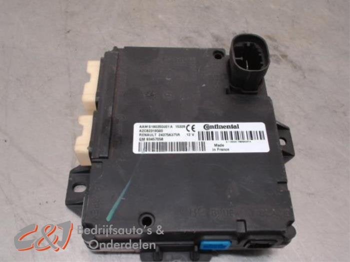Module verrouillage central des portes d'un Renault Trafic, Renault, -, 3 mois de garantie, Utilisé