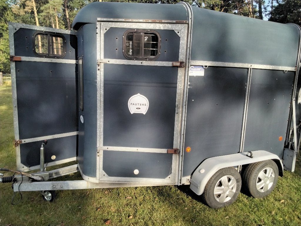 Fautras provan, Ophalen, Gebruikt, Polyester, 2-paards trailer