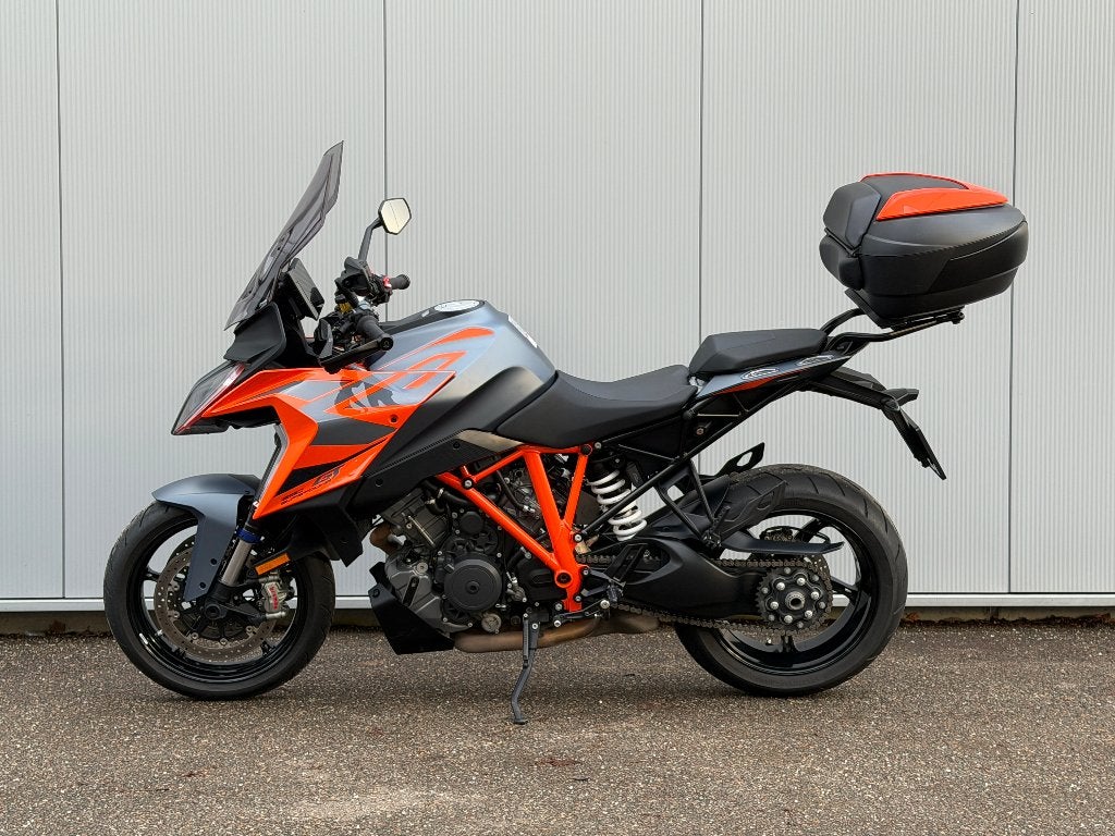 KTM 1290 Super Duke GT / Tech-Pack / Handverw. /2025 -9500km, 2 cilinders, Motorrijbewijs A, Handvatverwarming, Bedrijf
