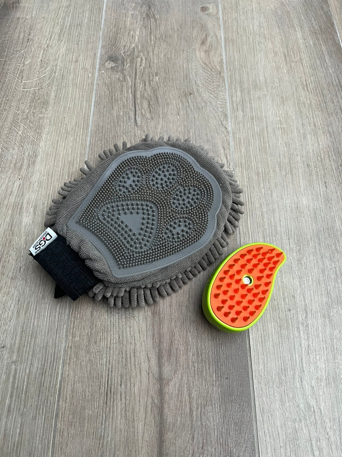 Gant de toilette et brosse Dirty Dog, Animaux & Accessoires, Enlèvement ou Envoi, Comme neuf