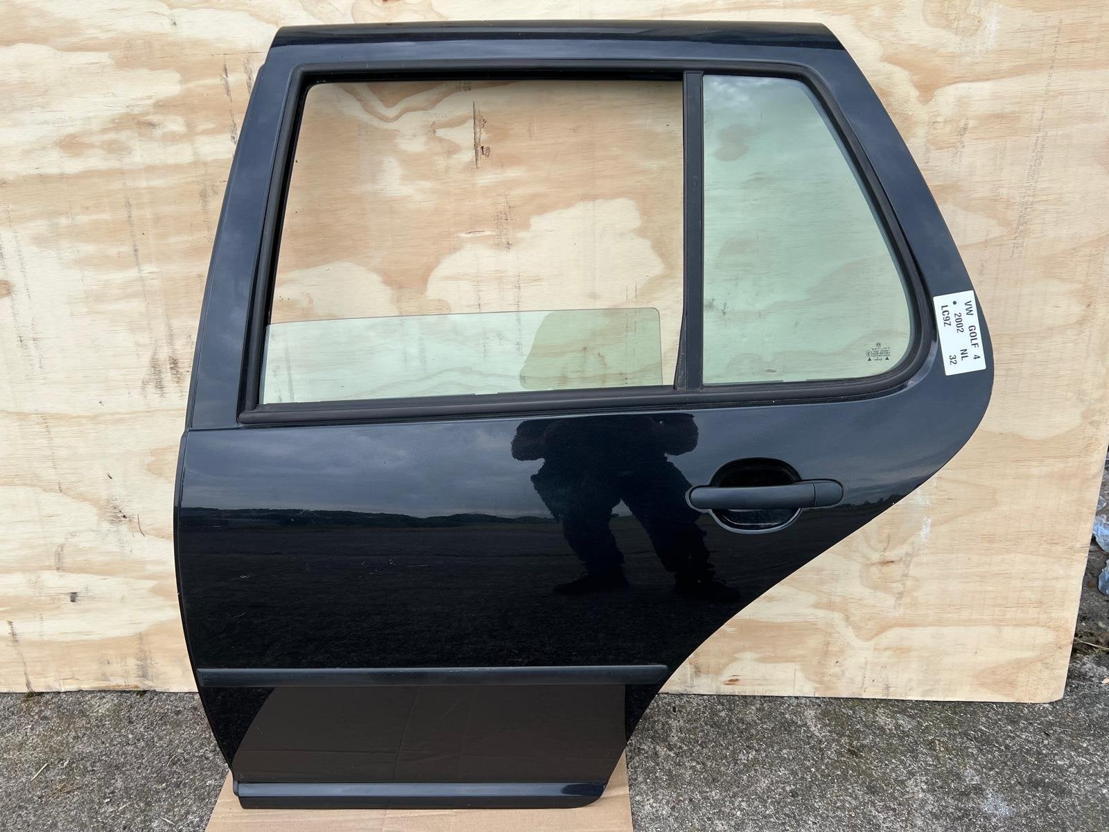 Porte arri re gauche noire pour Volkswagen Golf 4 LC9Z (1997, Volkswagen, Volkswagen AG, Vw@volkswagen.de, Utilisé