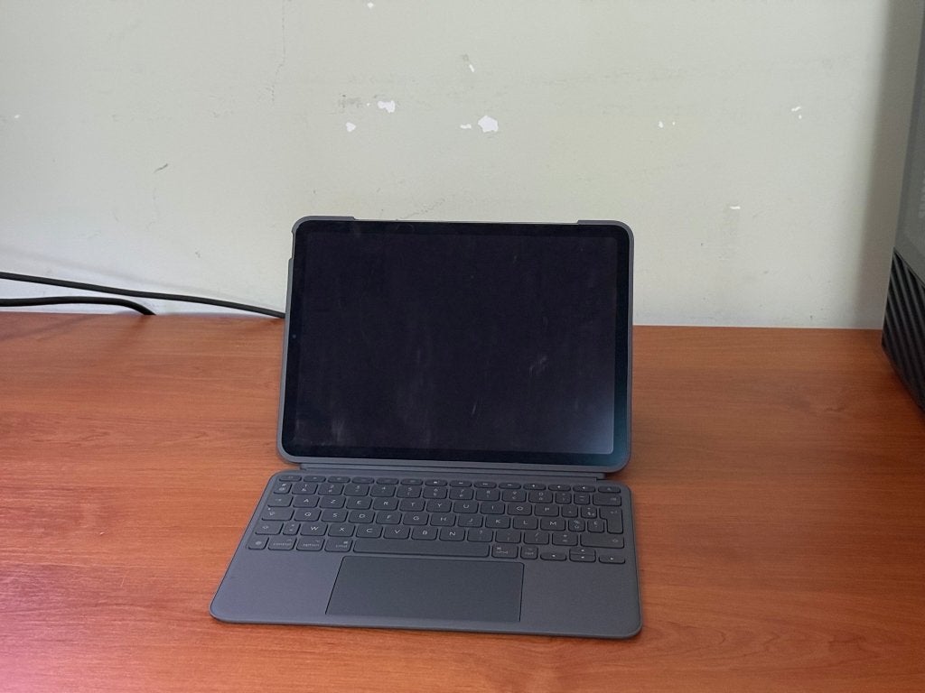 Apple iPad Air 5e generatie M1 64GB + Logitech Combo Touch, Computers en Software, Apple iPads, Zwart, Apple iPad Air, 11 inch