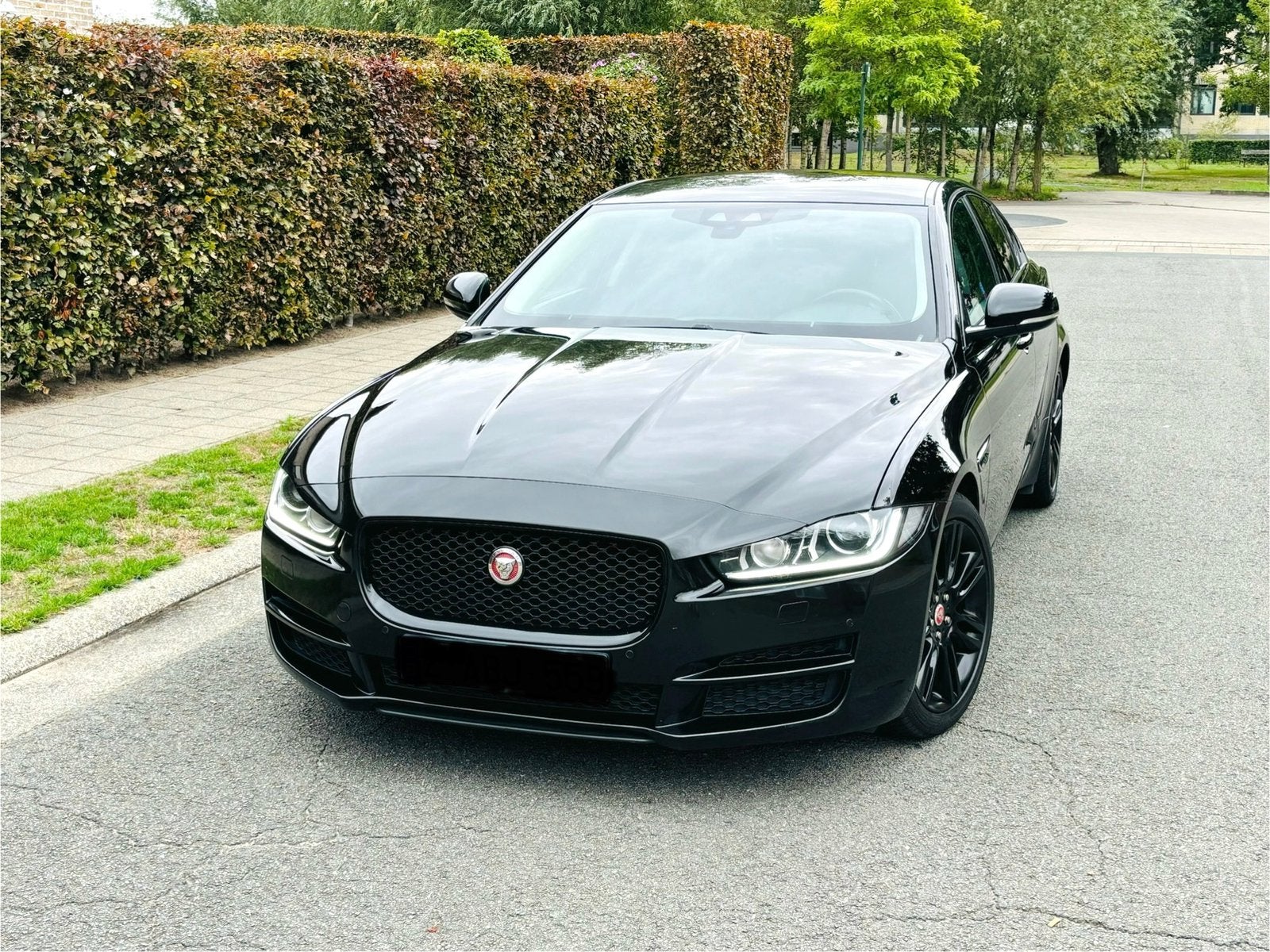 JAGUAR XE 2.0D 2016 DEALER ONDERHOUDEN EUR6B, Auto's, Jaguar, Automaat, Dealer onderhouden, Lichtsensor, Zwart