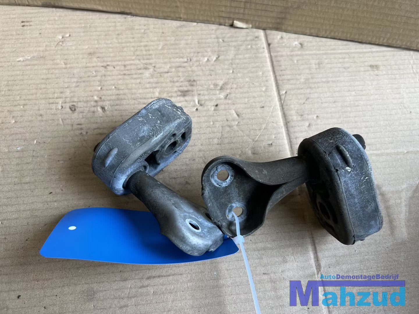 MERCEDES E-klasse W211 Uitlaat rubber beugel 2002-2009, Auto-onderdelen, Gebruikt, Mercedes-Benz AG, Mercedes-Benz, Mercedesstrasse 120
70372  Stuttgart, DE