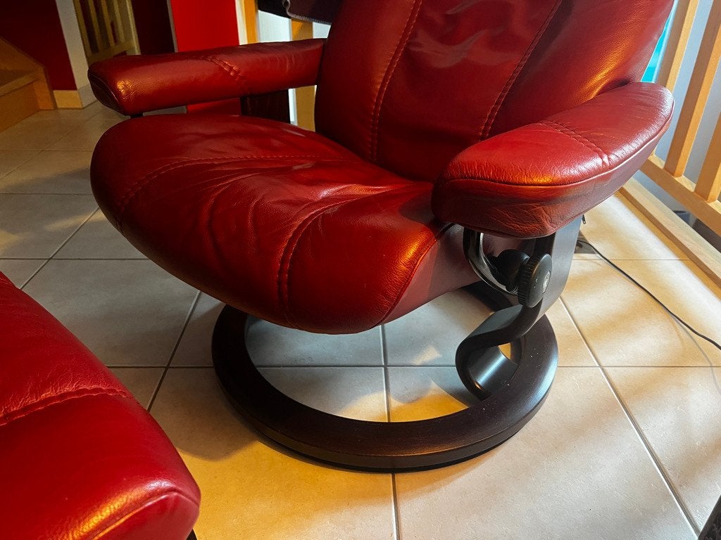 Fauteuil Stressless (Ekornes) avec base en bois et pouf, Enlèvement, Comme neuf, Cuir