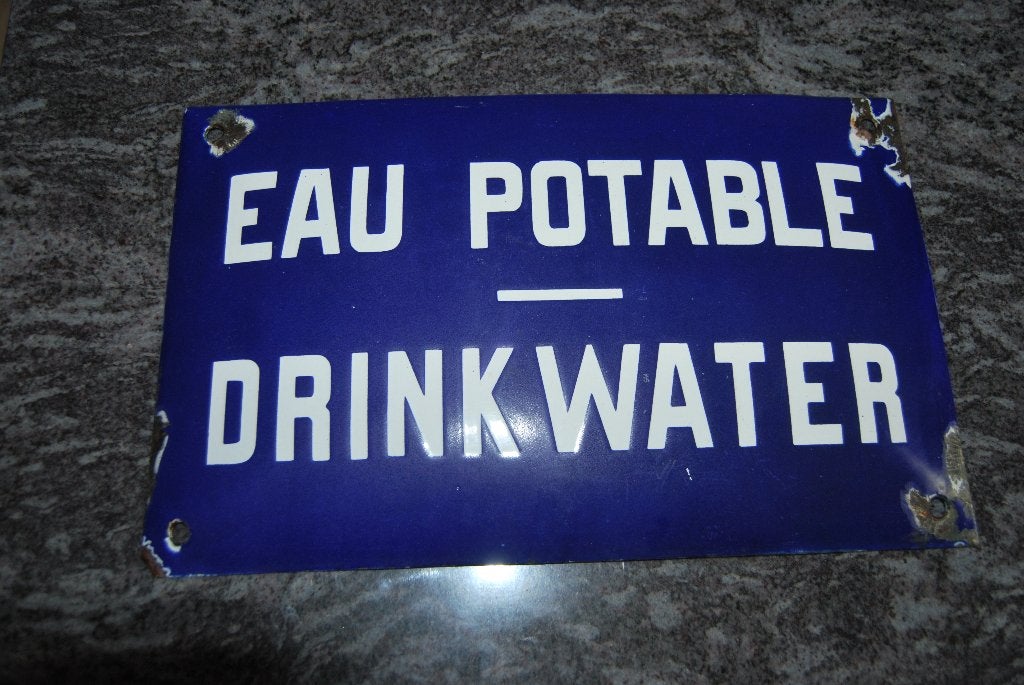 EAU POTABLE. DRINK WATER. ANCIENNE PLAQUE EMAILLEE BOMBEE., Enlèvement ou Envoi
