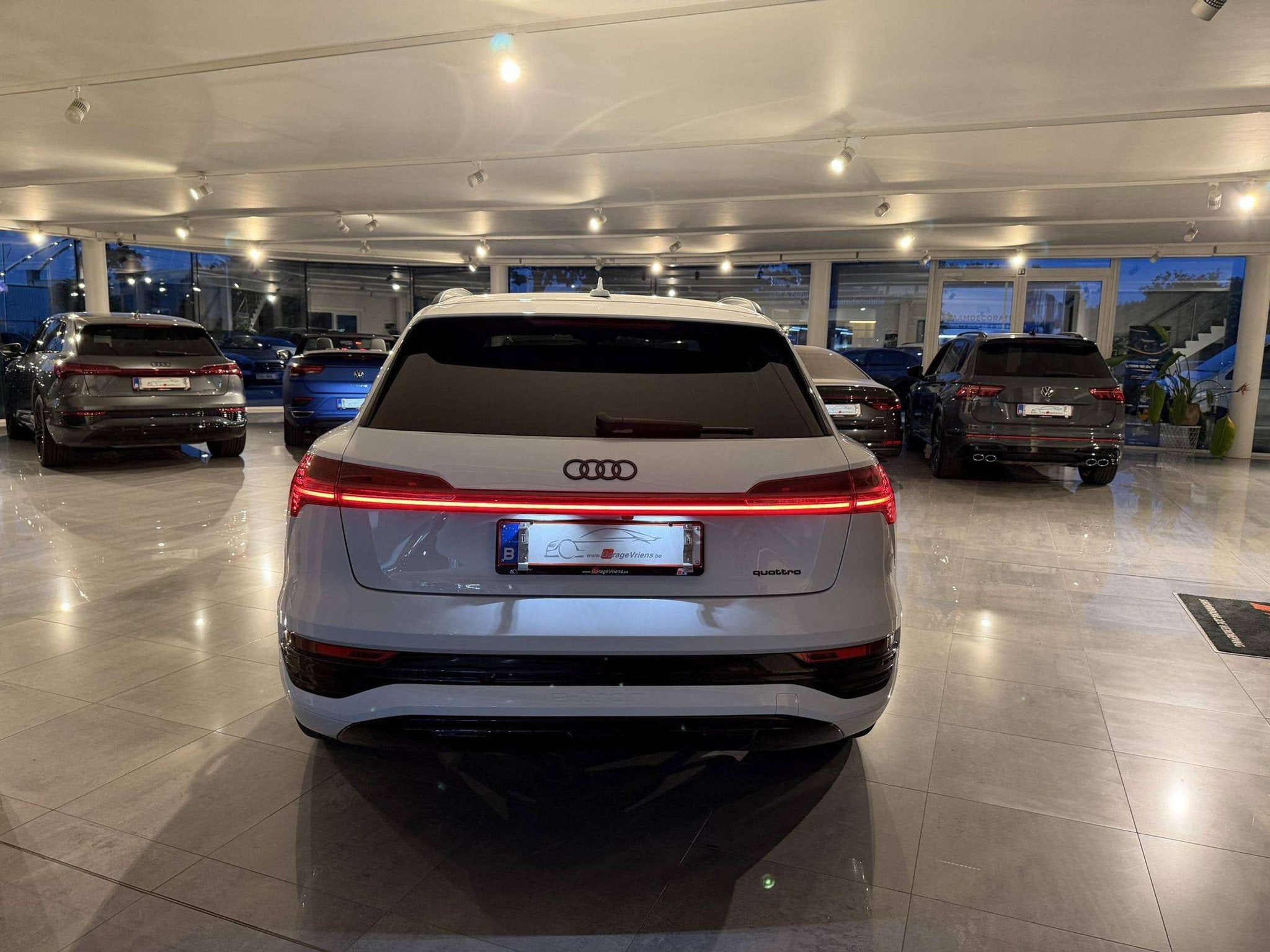 Audi Q8 e-tron QUATTRO 340PK * S-LINE COMPETITION * BLACK PA, Autos, Phares entièrement LED, Achat, 488 km, 5 portes