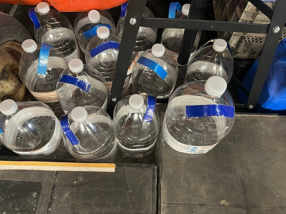 5 liter flessen 21 stuks gratis afhalen in Begijnendijk, Tuin en Terras, Terrasdelen en Vlonders, Nieuw, Kunststof, Ophalen