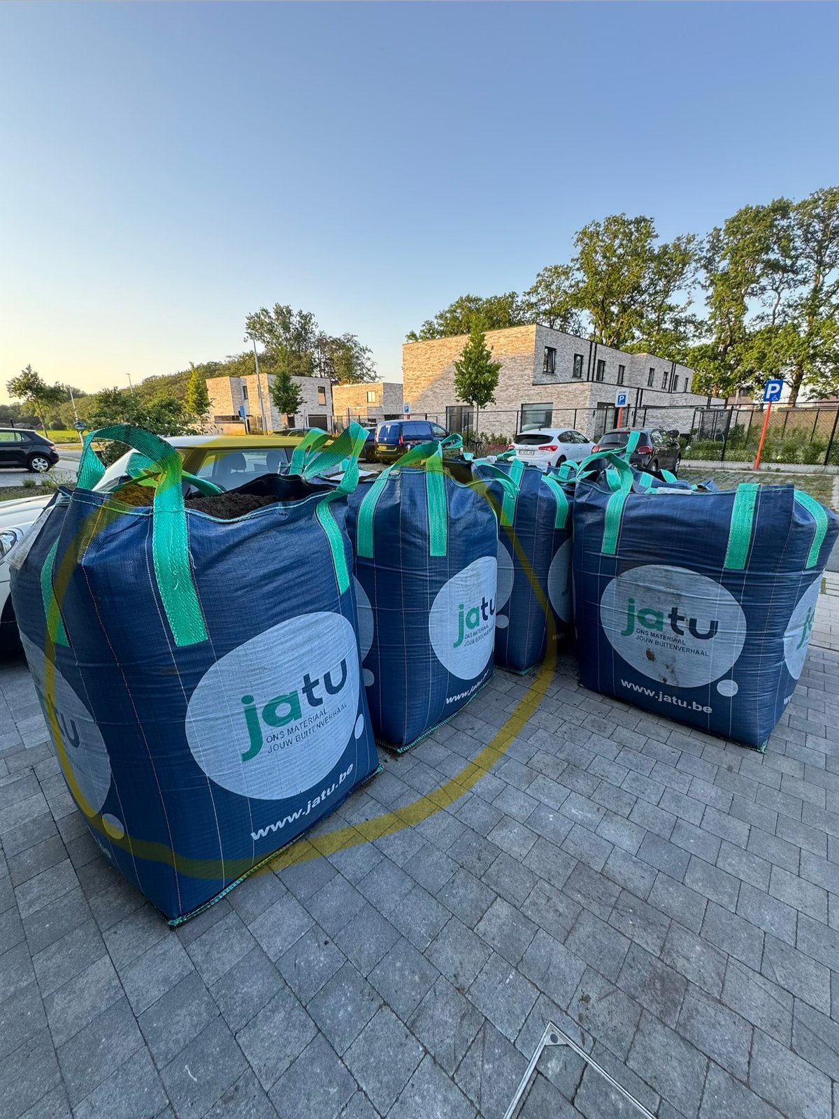 2 big bags solbase jatu aarde 3200kg, Tuin en Terras, Ophalen, Tuinaarde