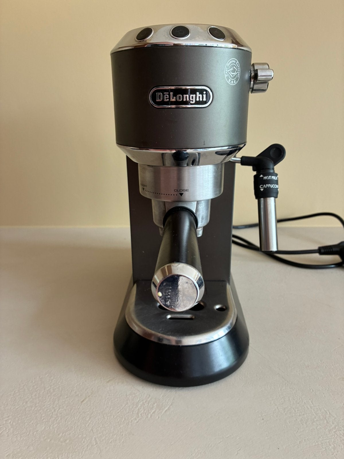 Delonghi dedica style zwart, Electroménager, Cafetières, Enlèvement ou Envoi, Utilisé, Café moulu