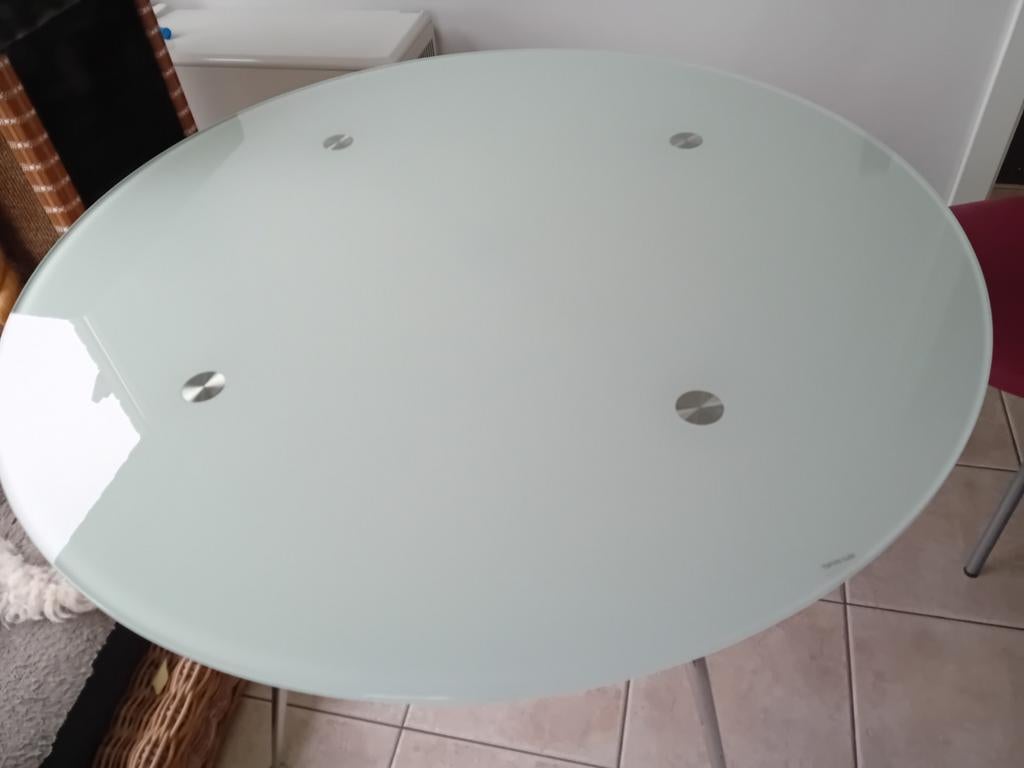 Ronde glazen keukentafel, Enlèvement