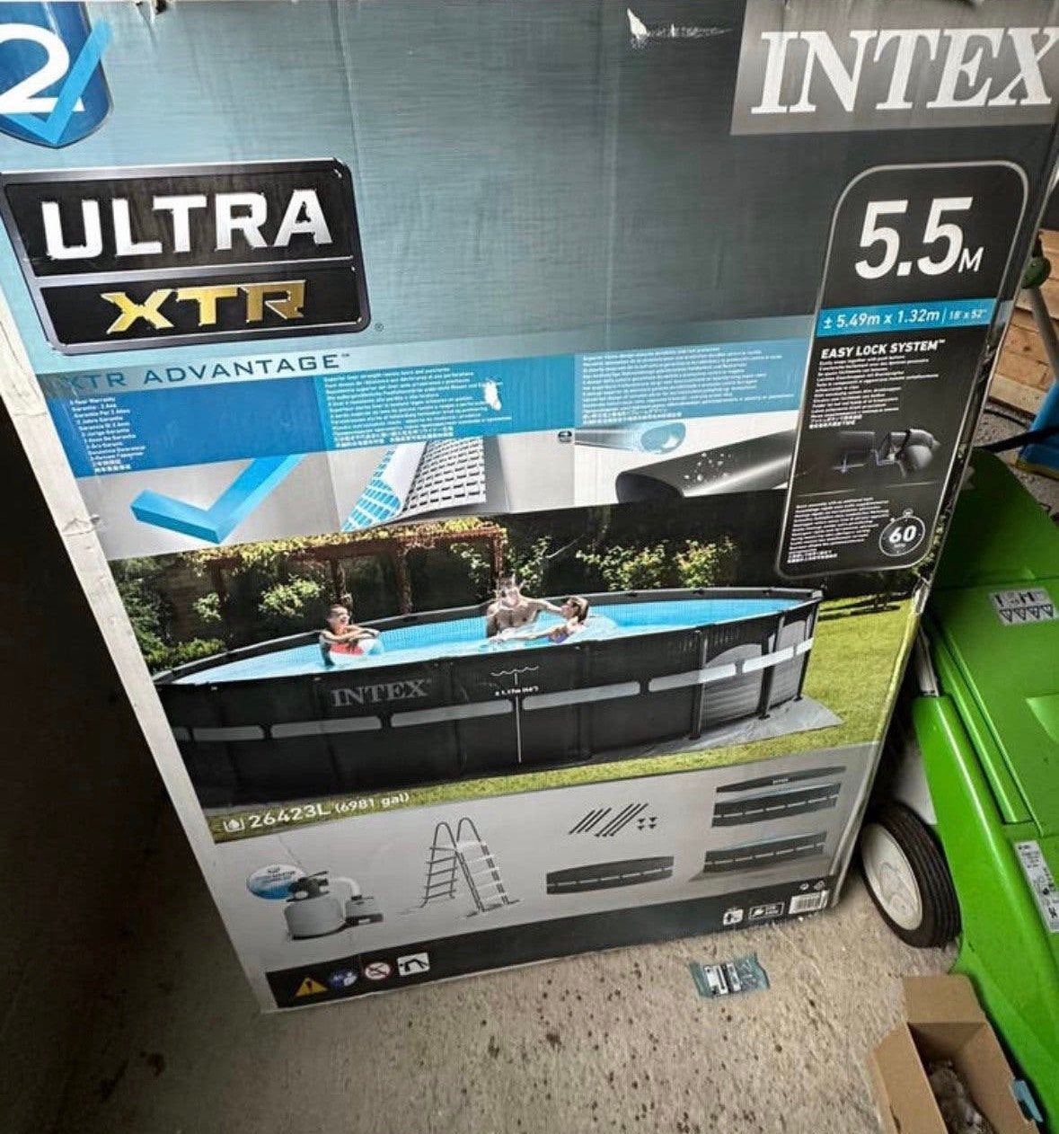 Zwembad INTEX ULTRA XTR +toebehoeren en steelstofzuiger, Tuin en Terras, Ophalen, Zo goed als nieuw