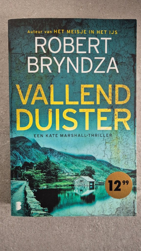 Art. 1008 Robert Bryndza - Vallend duister, Ophalen of Verzenden, Zo goed als nieuw, Robert Bryndza, Europa overig