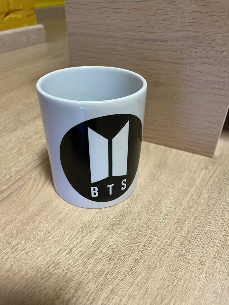 Tas /mok BTS Kpop, Ophalen of Verzenden, Nieuw, Overige stijlen, Kop(pen) en/of Schotel(s)