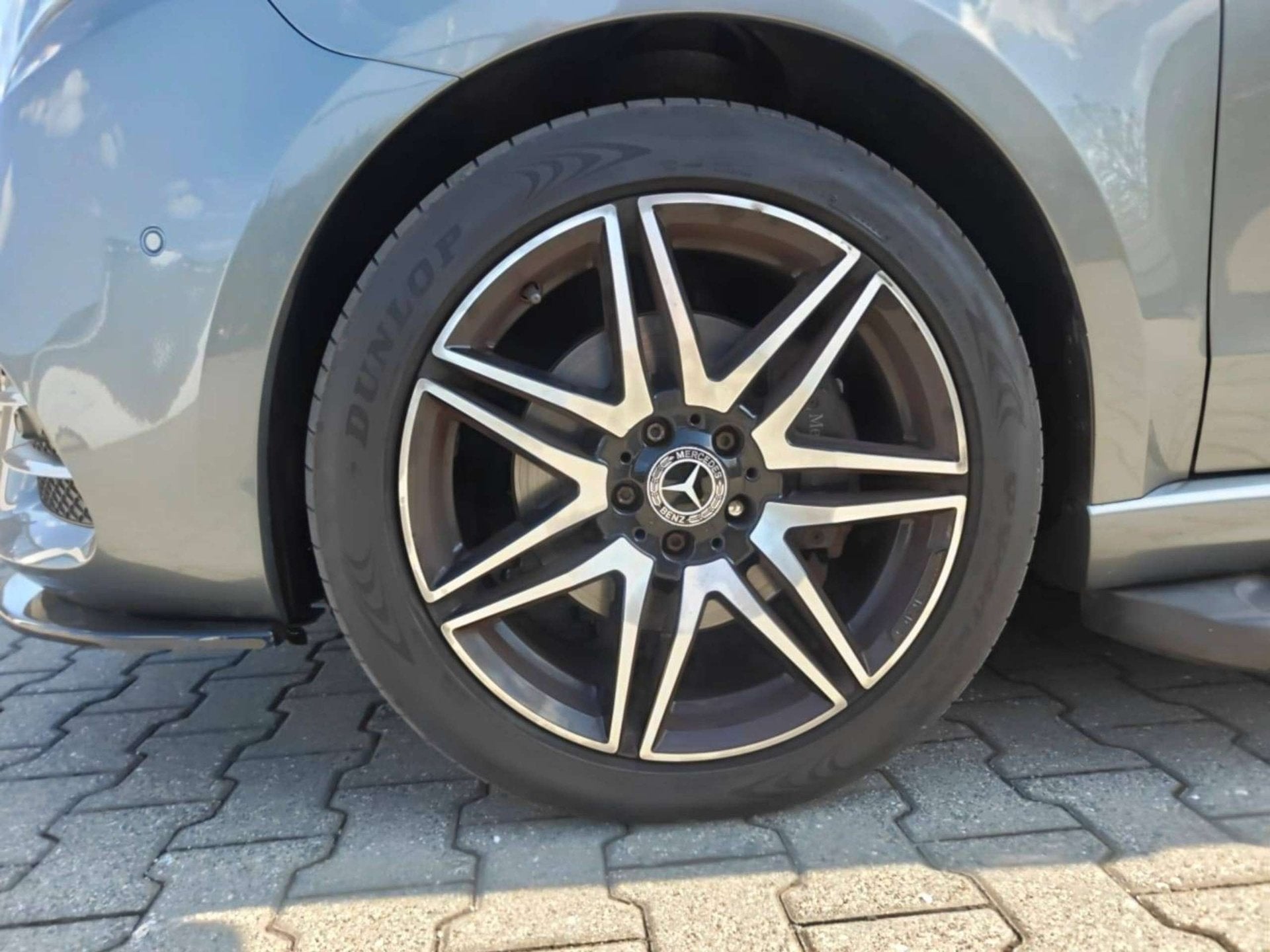 Mercedes-Benz V 300 d AMG LONG 5-zit/Elec deuren/360/AdCruis, Automaat, Dealer onderhouden, 239 pk, 4 cilinders