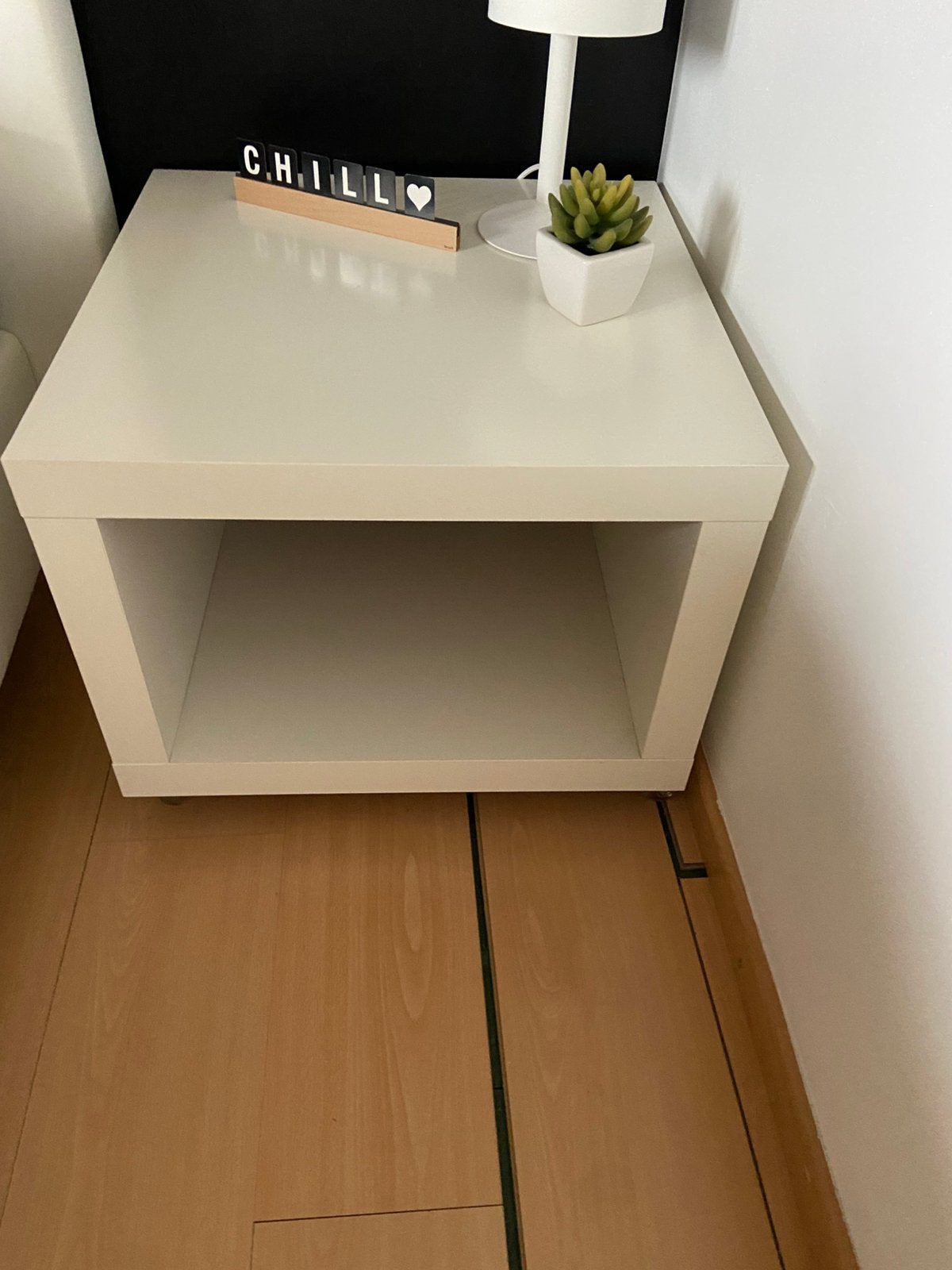 2 nachttafels op wieletjes, Huis en Inrichting, Ophalen, Zo goed als nieuw