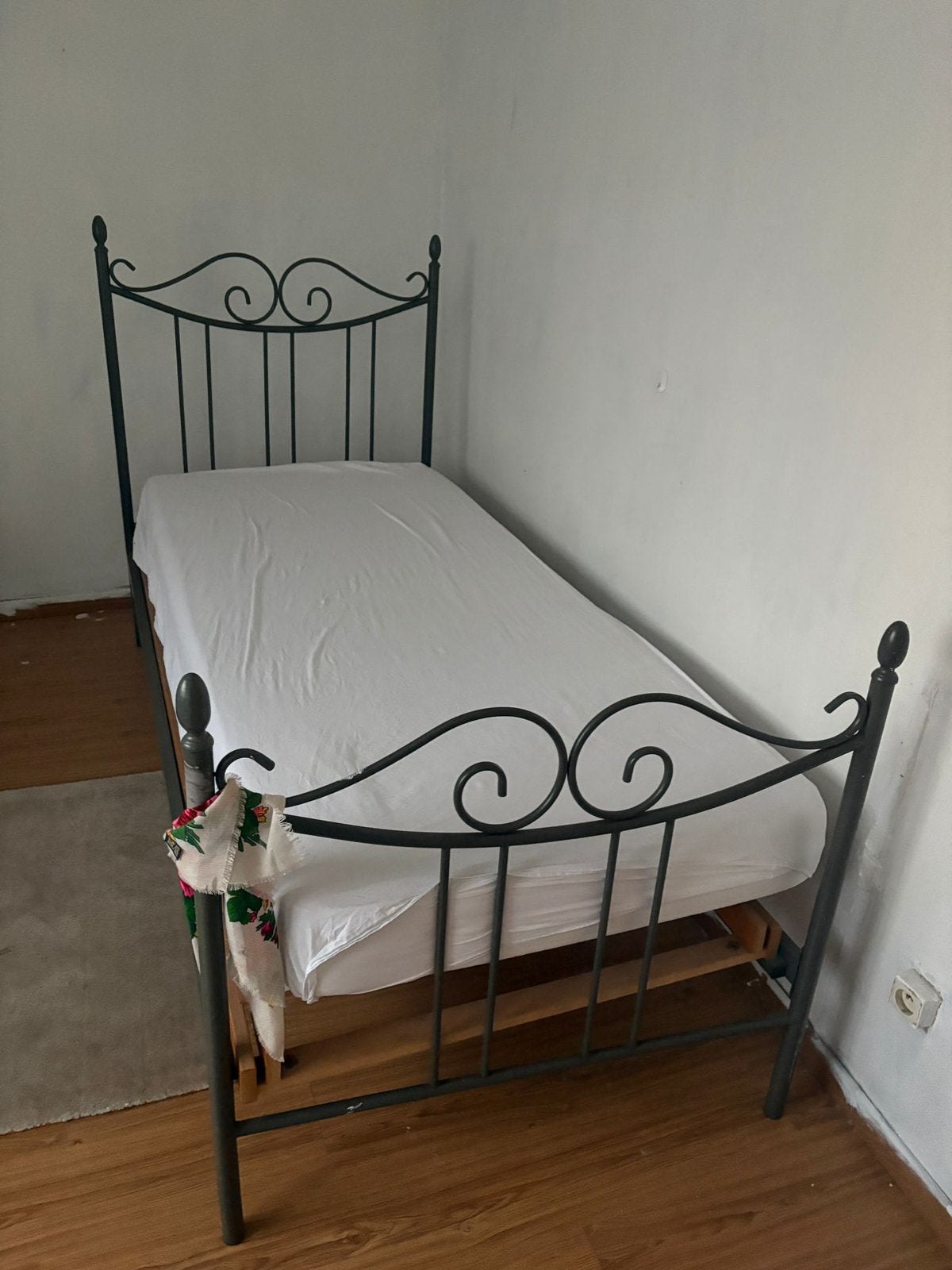 Bed metalen frame 90x200, Ophalen