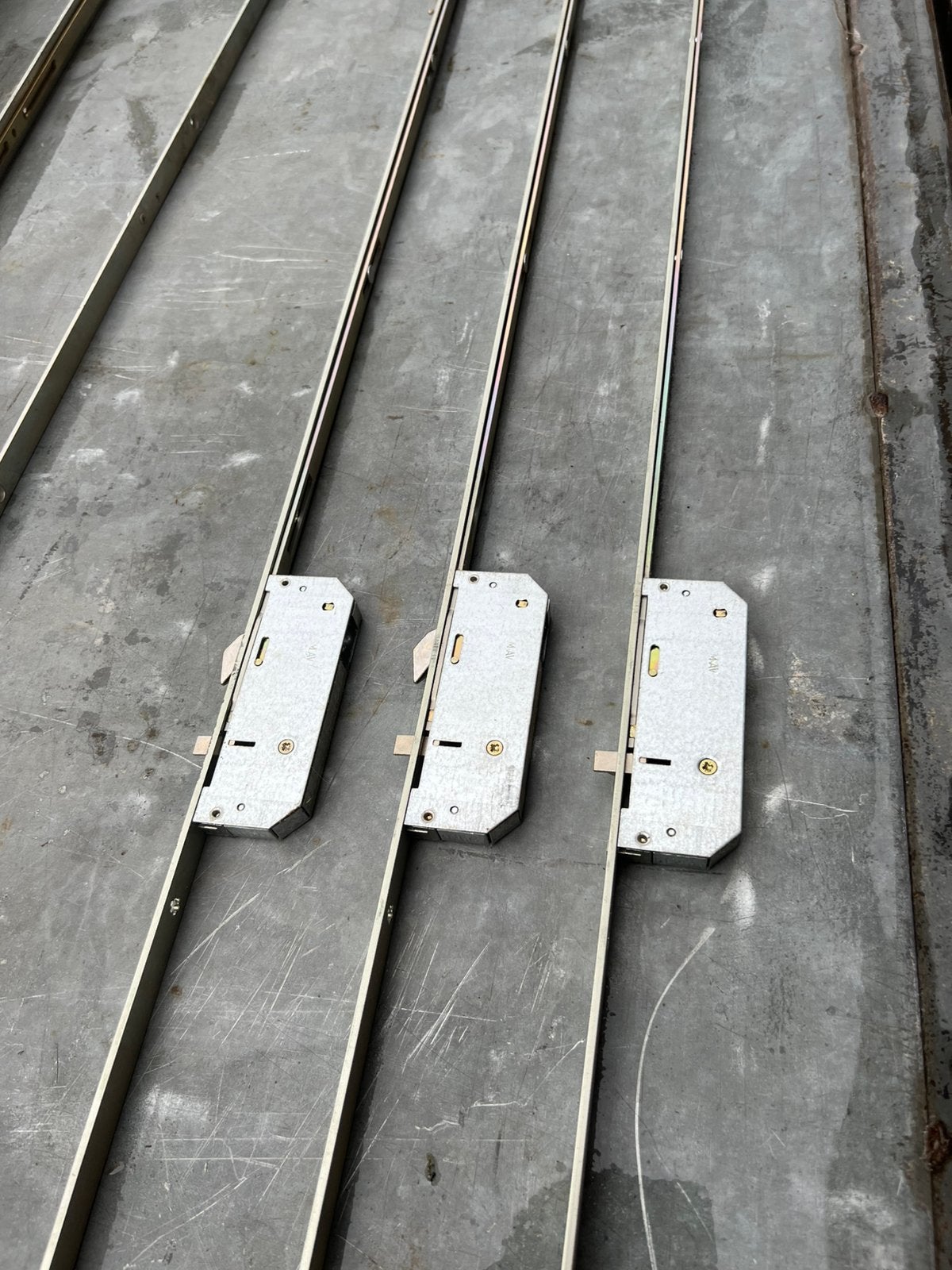 Serrures pièces pour porte et châssis neuf, Enlèvement, Comme neuf