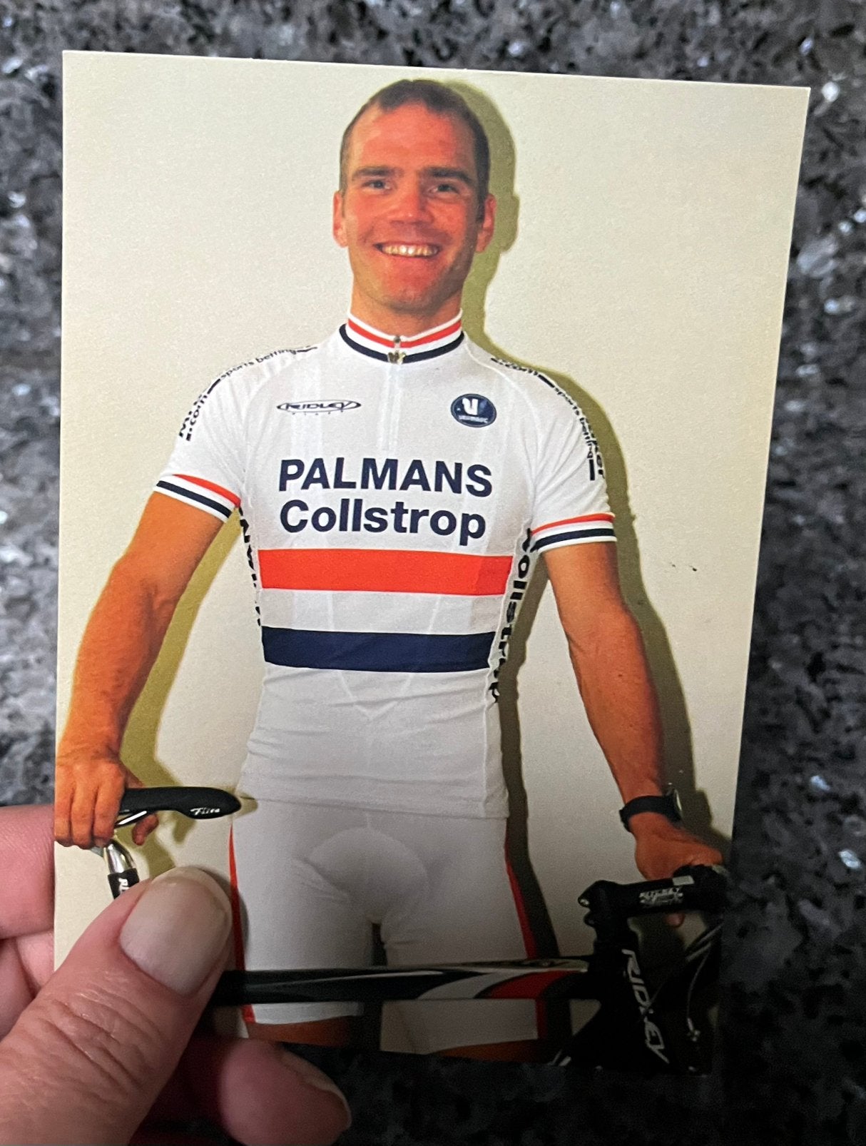 Le cycliste Roger Hammond, champion d'Angleterre, Enlèvement, Comme neuf