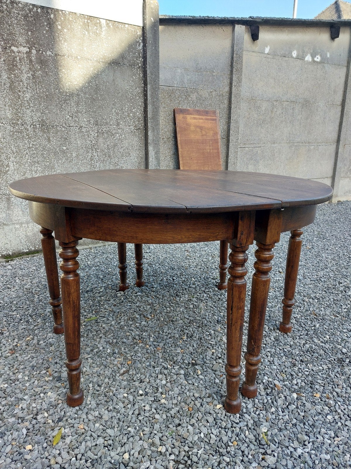 Ancienne table ronde, Enlèvement