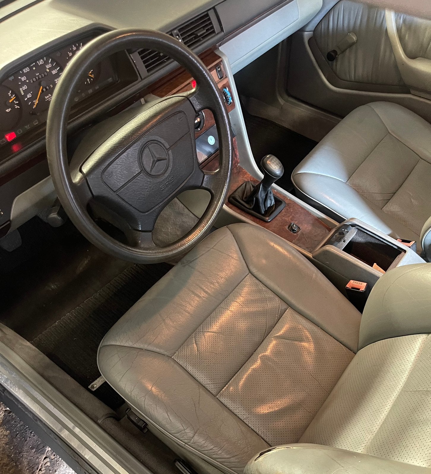 Mercedes E250d w124 facelift OM605 Oldtimer, foto 8