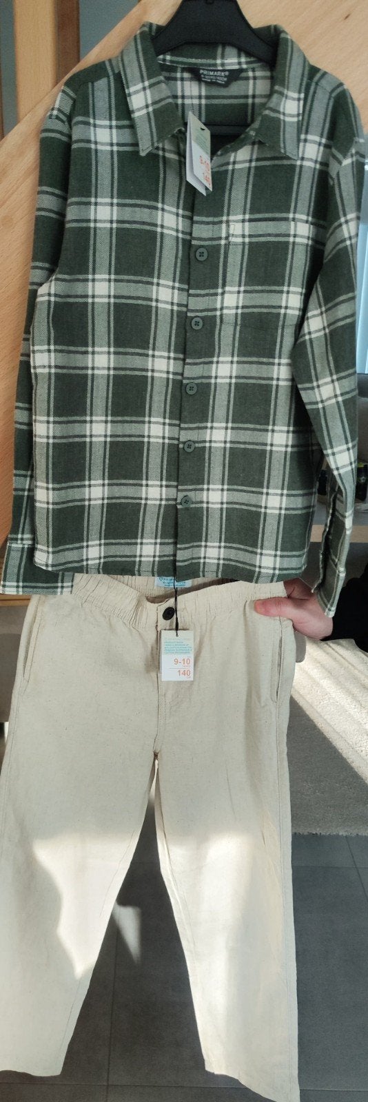 Jongens Geruite hemdje met beige broek Maat

140, Kinderen en Baby's, Ophalen of Verzenden