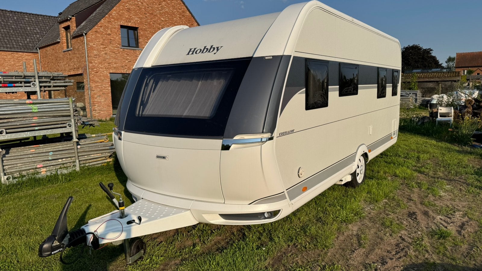Hobby 495 WFBadkamer-MOVER-AIRCO-Li Ion-SOLAR, Grand lit, Jusqu'à 4, Hobby, 5 à 6 mètres