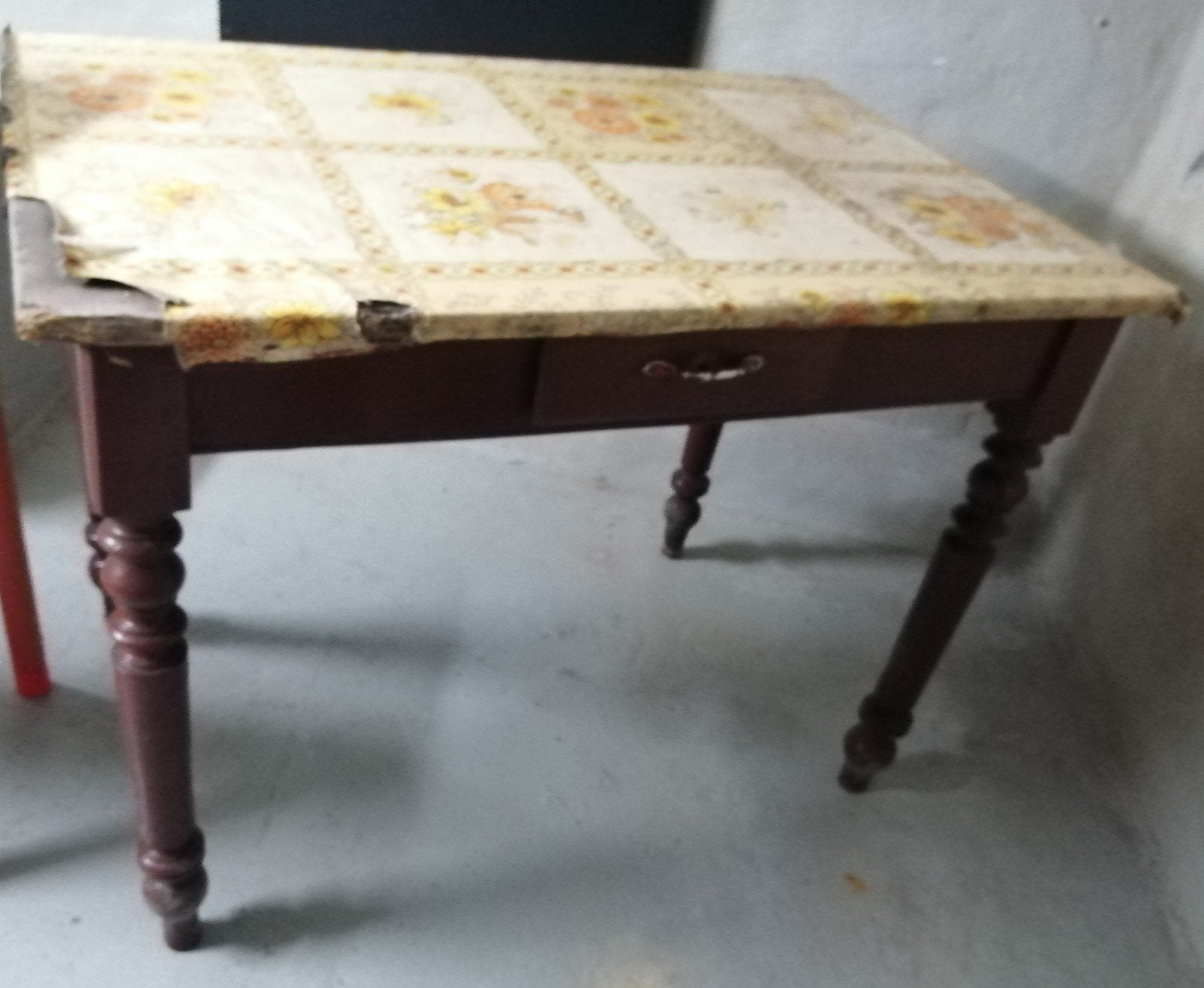 Table en bois, Enlèvement