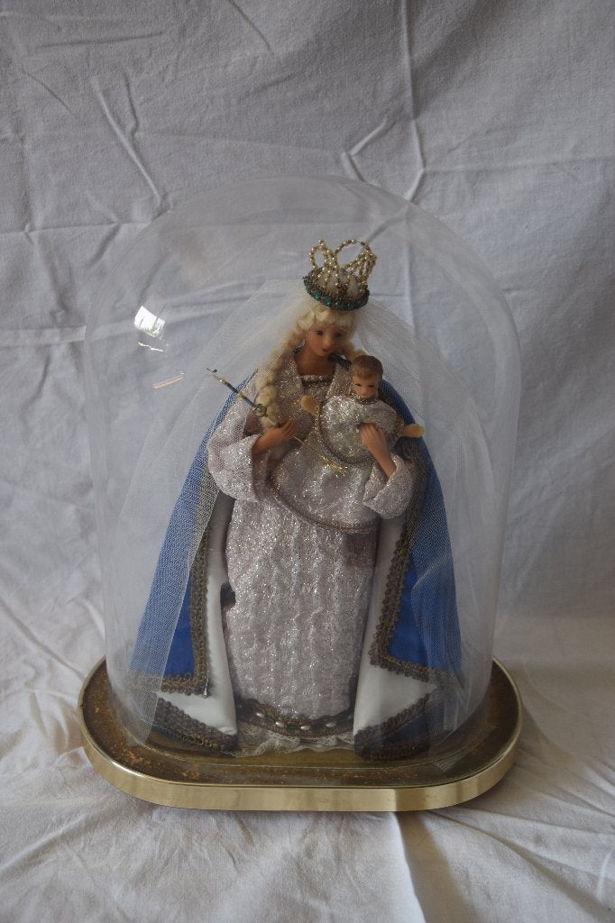 Madonna met kindje Jezus onder stolp, Ophalen