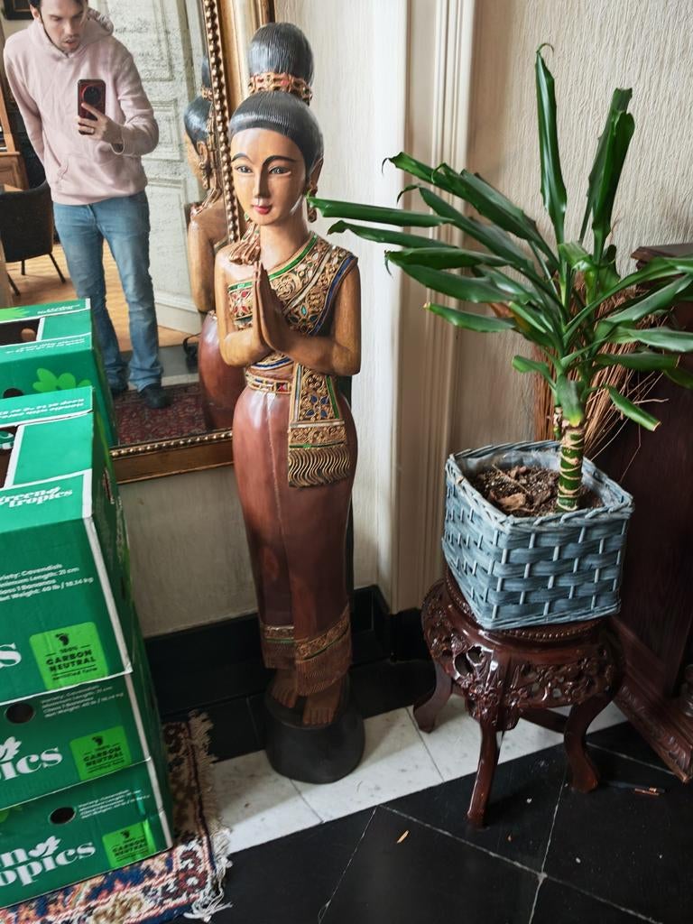 Houten boedha beeld, Ophalen