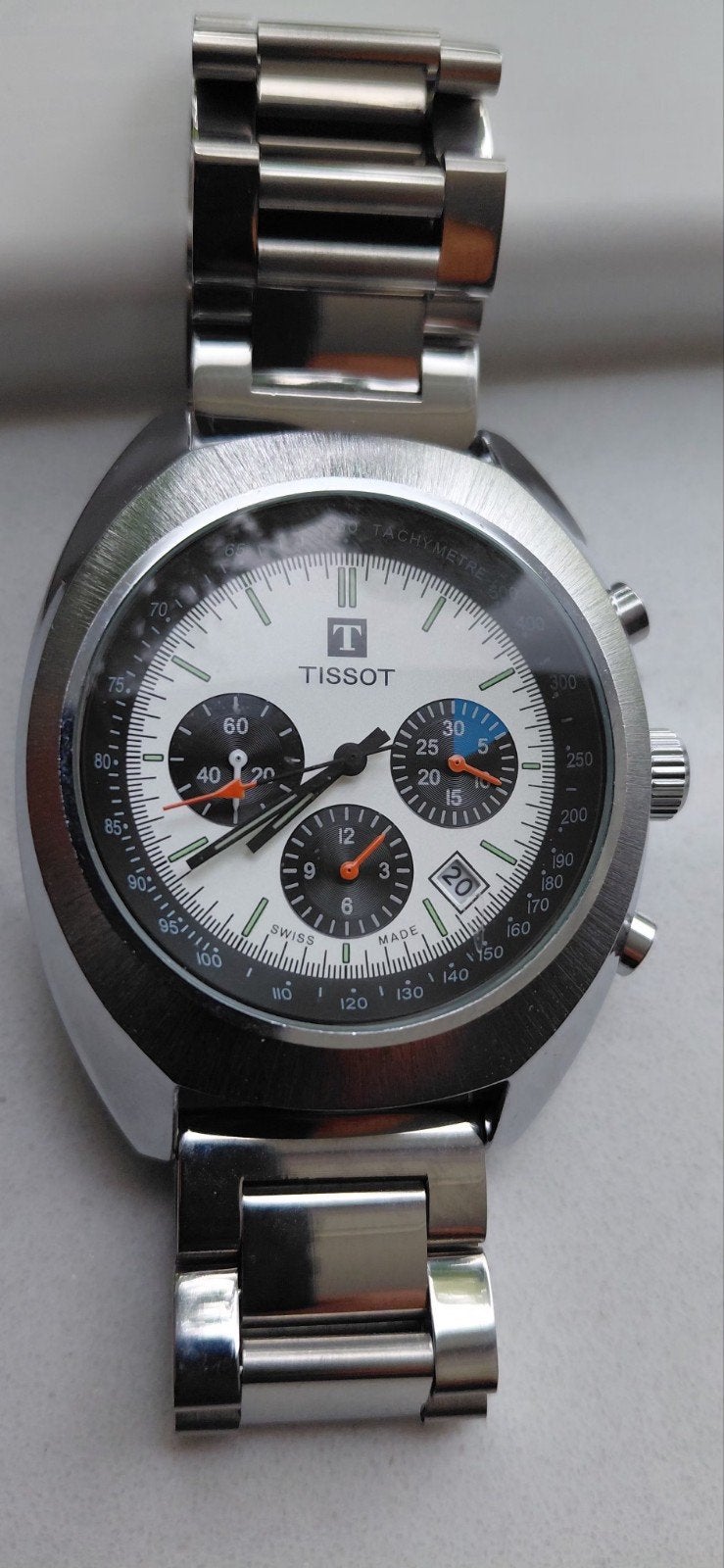 Tissot Heritage 1973.

pas d'automatique

pas de boîte ni de, Enlèvement ou Envoi