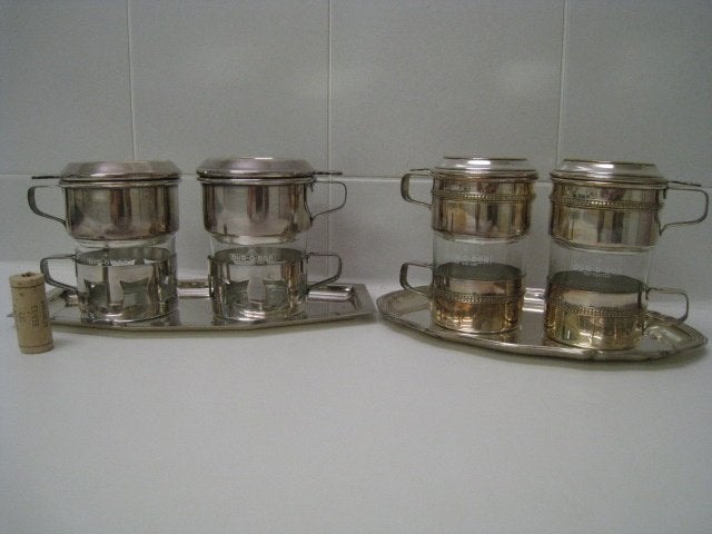 2 vintage inox verzilverde koffiesets Dur-o-bor op lateau, Antiek en Kunst, Ophalen