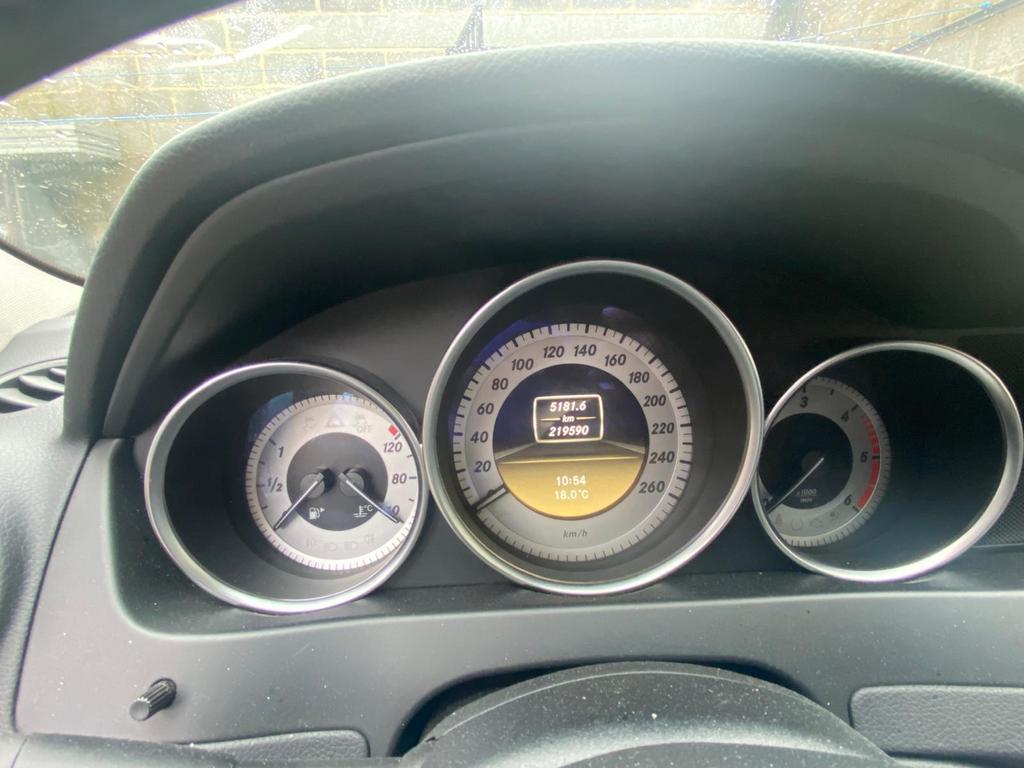 Mercedes Classe C Break – Manuel – Diesel – 219 000 km, Cuir, Argent ou Gris, Achat, Intérieur cuir