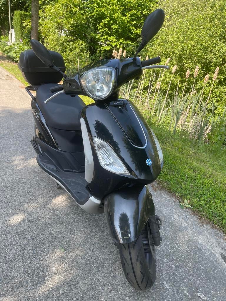Vespa Piaggio A klasse wijnig km met papier, Particulier