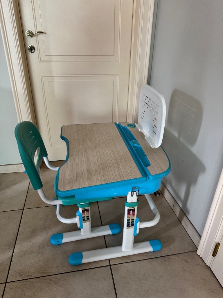 Bureau pour enfant avec chaise - réglable en hauteur, Enfants & Bébés, Enlèvement, Utilisé, Table(s) et Chaise(s)