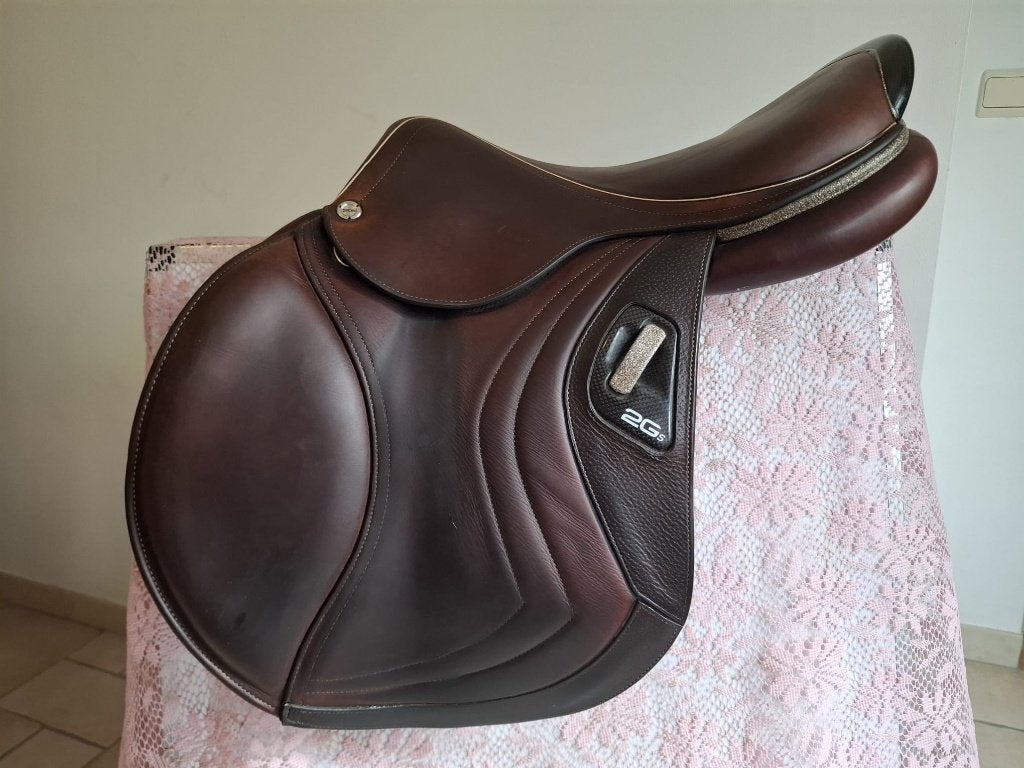 Kwaliteitsvolle springzadels (CWD, Devoucoux, Prestige,...), Dieren en Toebehoren, Ophalen, L (17.5 inch), Middel, Middeldiepe zit