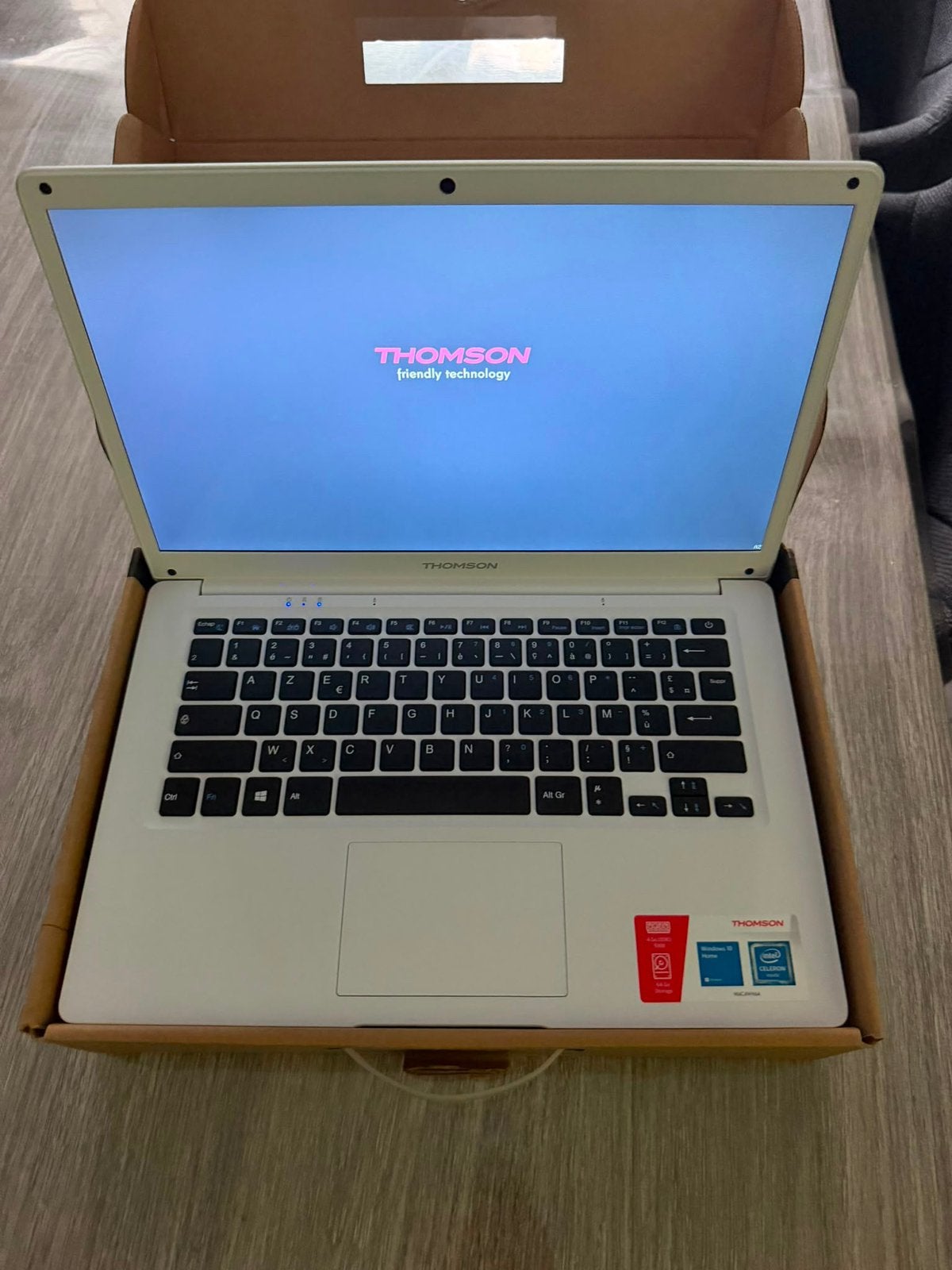 Thomson Neo 14 - nooit gebruikt, Computers en Software, Windows Laptops, Nieuw, 14 inch, SSD, Onbekend, 4 GB, Azerty, Met videokaart