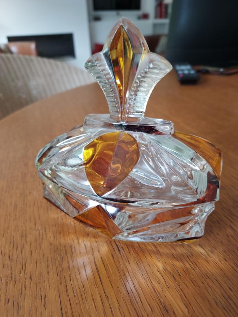 Decoratieschaal met deksel, Ophalen