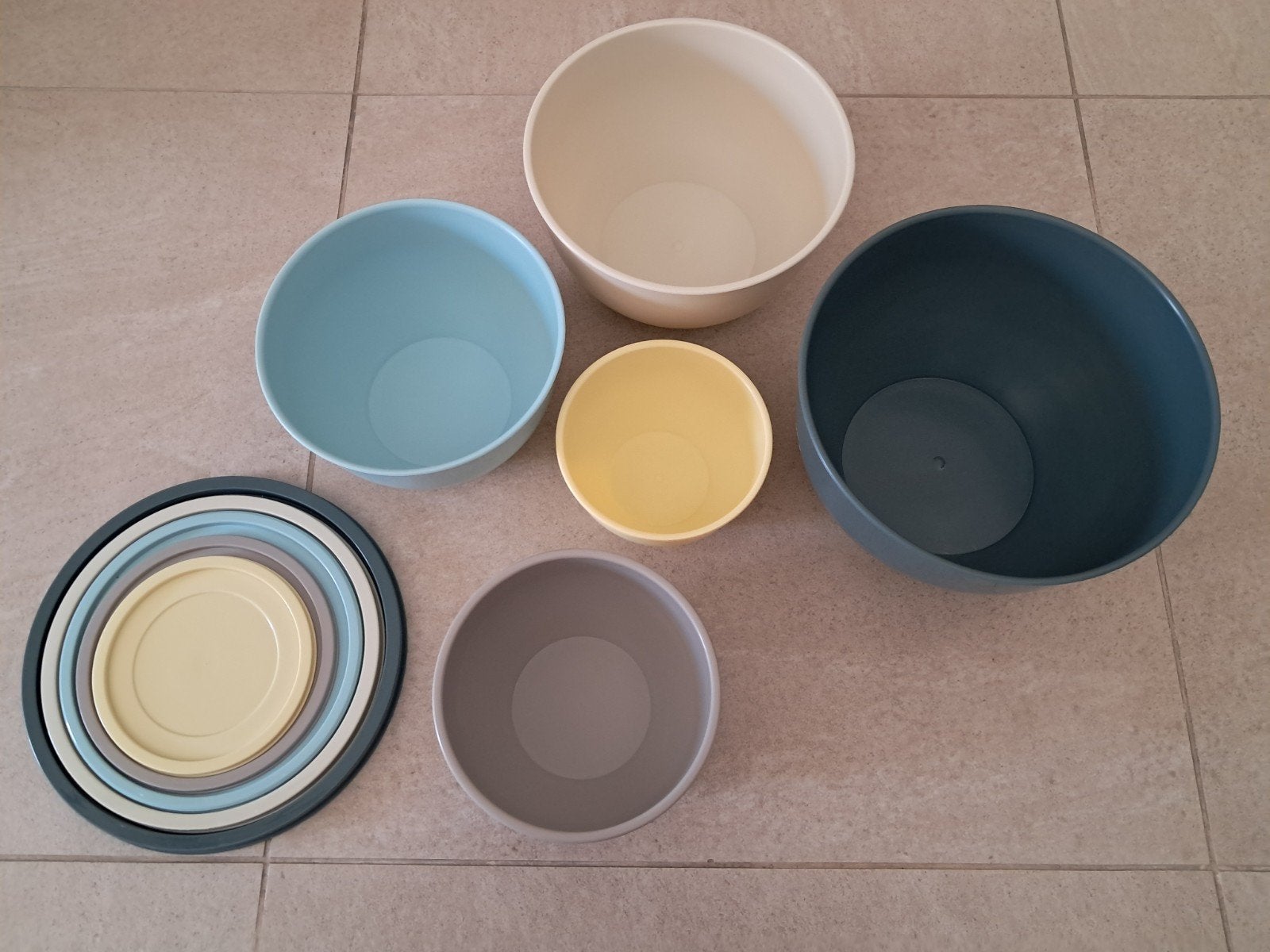 Lot de 5 bols colorés ronds avec couvercles Ikea, Enlèvement ou Envoi, Utilisé, IKEA, Récipient(s)