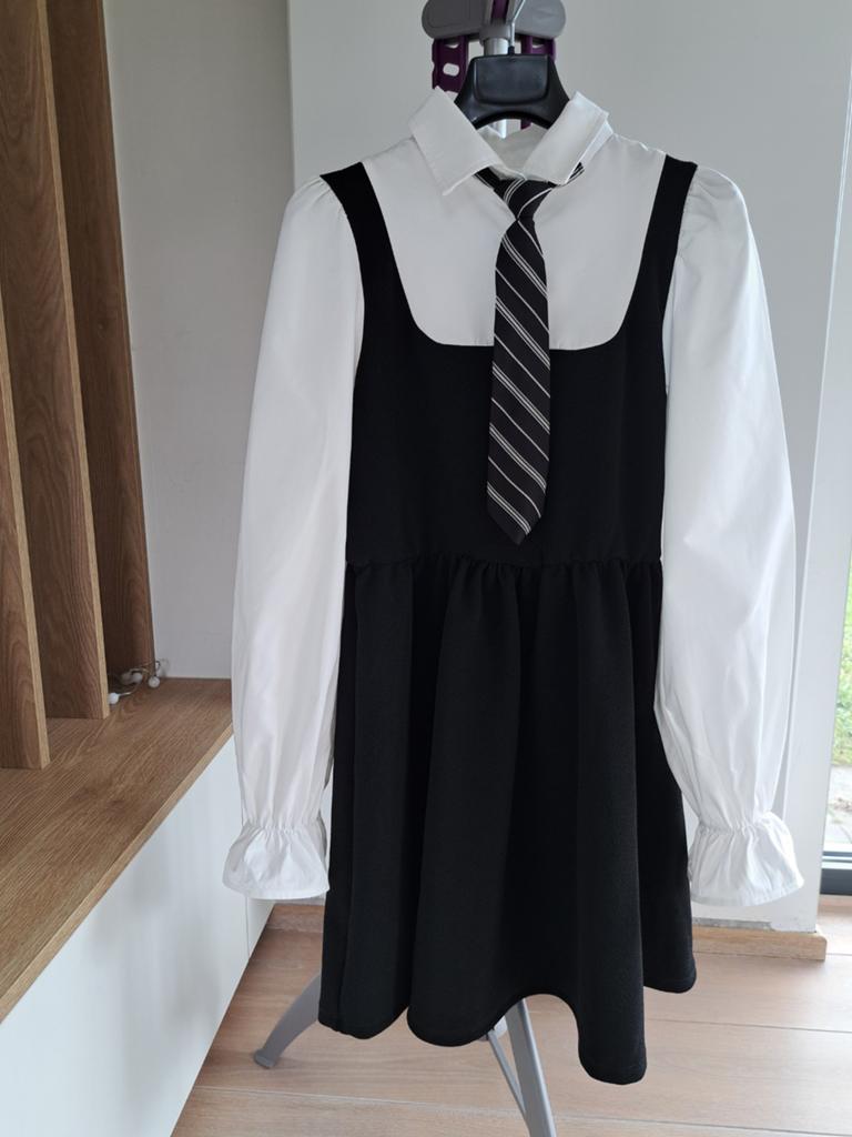 Robe 2 en 1 de style uniforme scolaire Preppy avec cravate a, Robe ou Jupe, Enlèvement ou Envoi, Shein, Comme neuf
