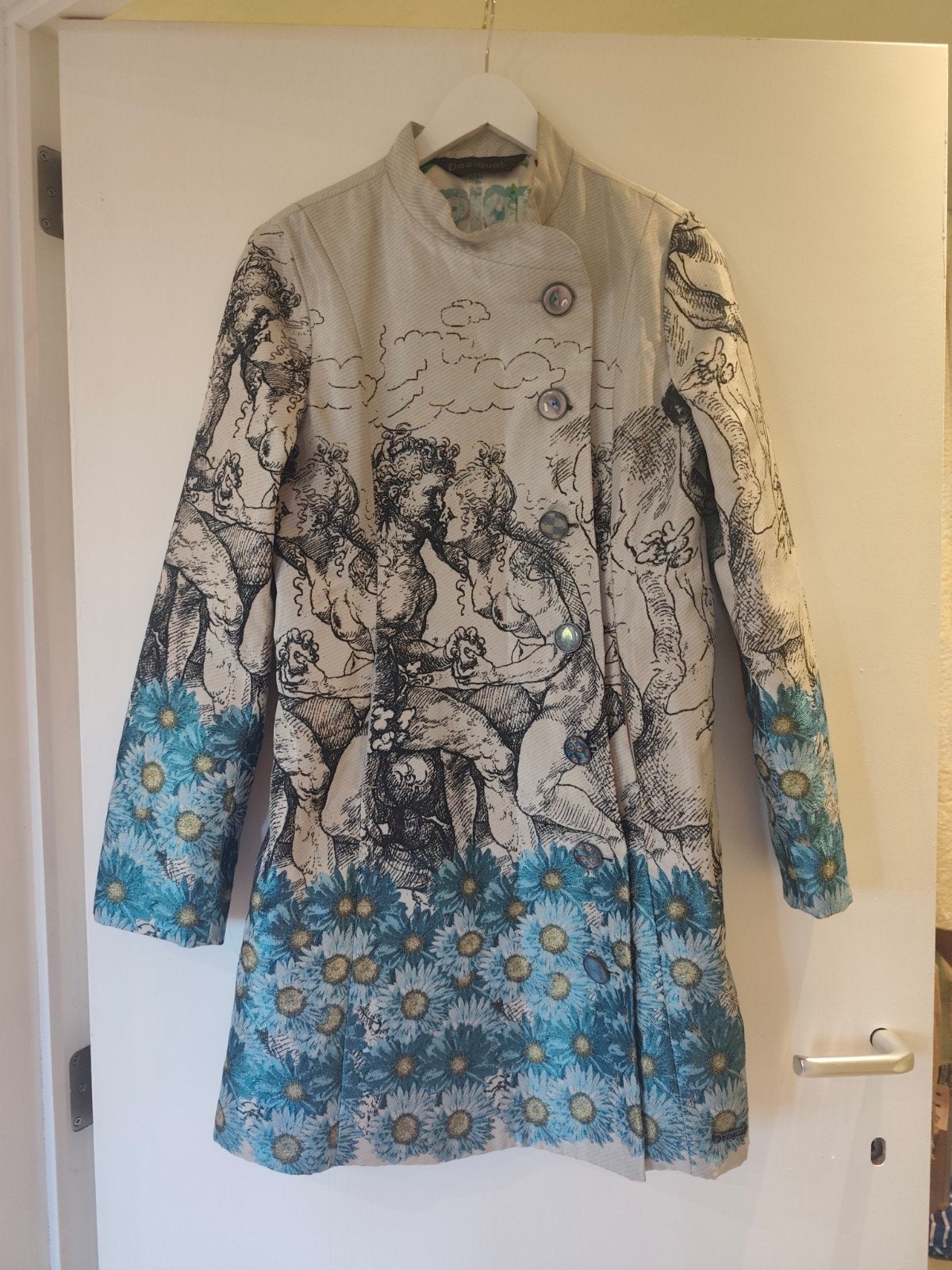 Magnifique manteau avec fleurs et fresque. Boutons bijoux ., Vêtements | Femmes, Vestes | Été, Taille 38/40 (M), Enlèvement ou Envoi
