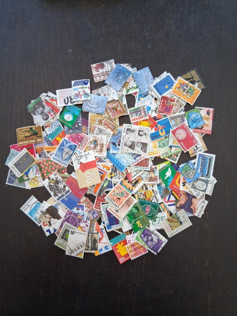 Partij van 200 verschillende Nederlandse postzegels, Postzegels en Munten, Verzenden, Na 1940, Gestempeld
