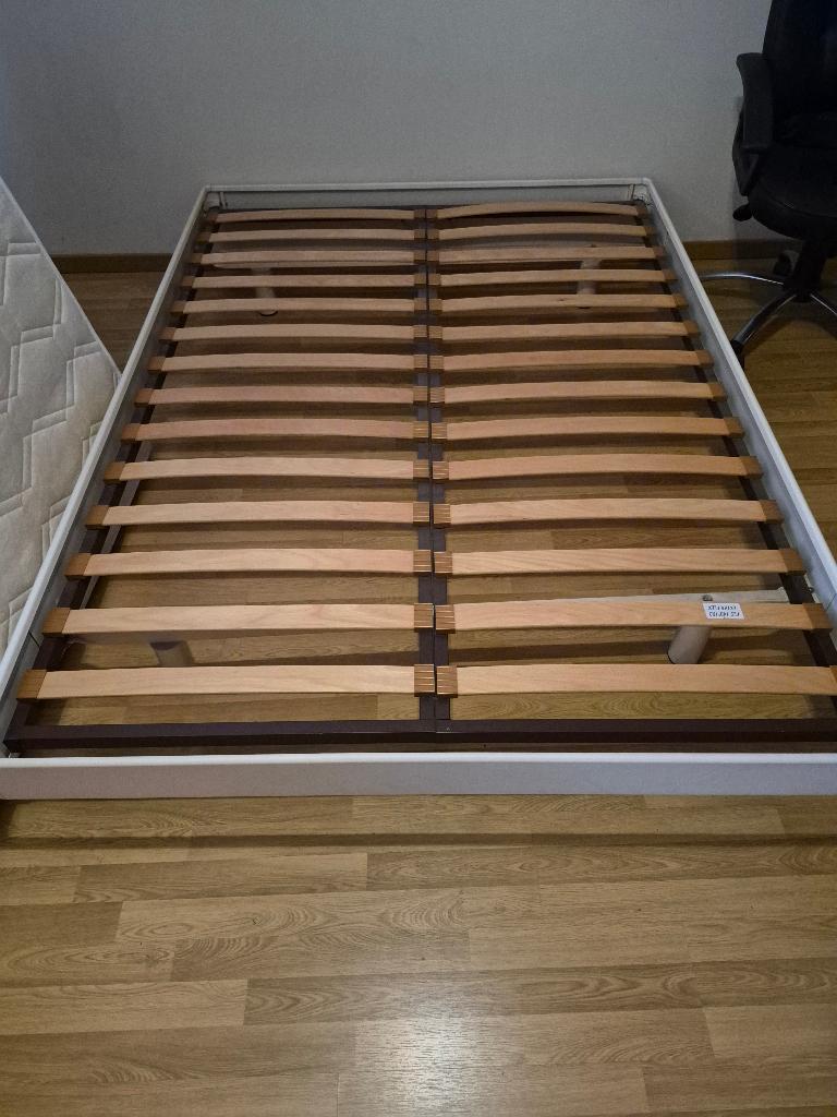 Lit 2 personnes avec sommier, Maison & Meubles, Chambre à coucher | Lits, 140 cm, Contemporain, Enlèvement, Utilisé