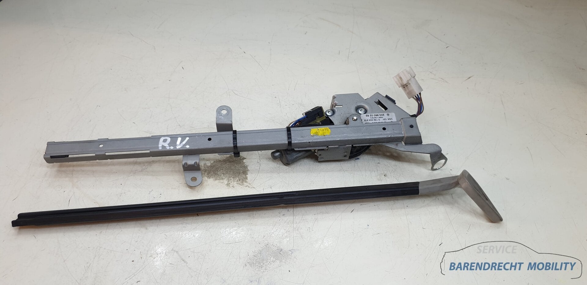 Indicateur de ceinture de s curit Mercedes CLK W209 avant dr, Mercedes-Benz AG, Mercedes-Benz, Utilisé, Mercedesstrasse 120
70372  Stuttgart, DE