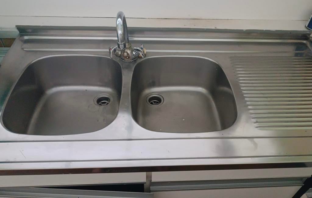 Evier inox a donner (double bac avec robinet et meuble), Maison & Meubles, Enlèvement, Utilisé, 50 à 75 cm, 100 à 150 cm