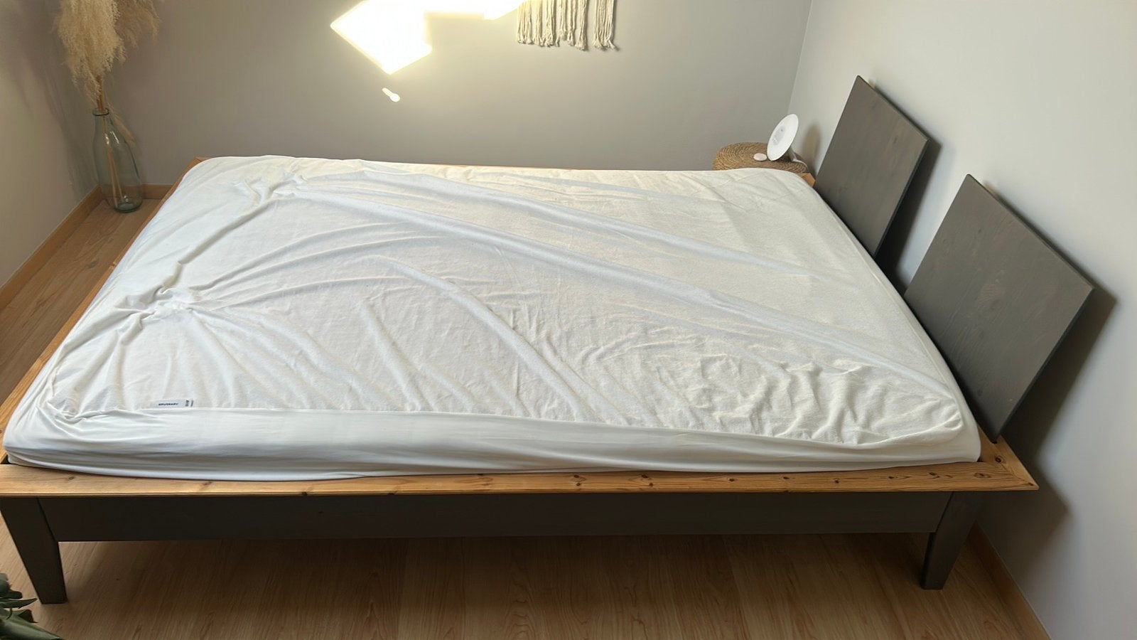 Volledig bed, Huis en Inrichting, Slaapkamer | Bedden, Ophalen, Tweepersoons, 140 cm, Zo goed als nieuw