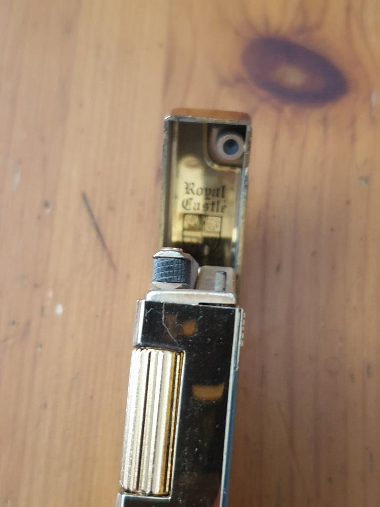 Briquet Royal Castle, Collections, Enlèvement ou Envoi, Utilisé, Briquet