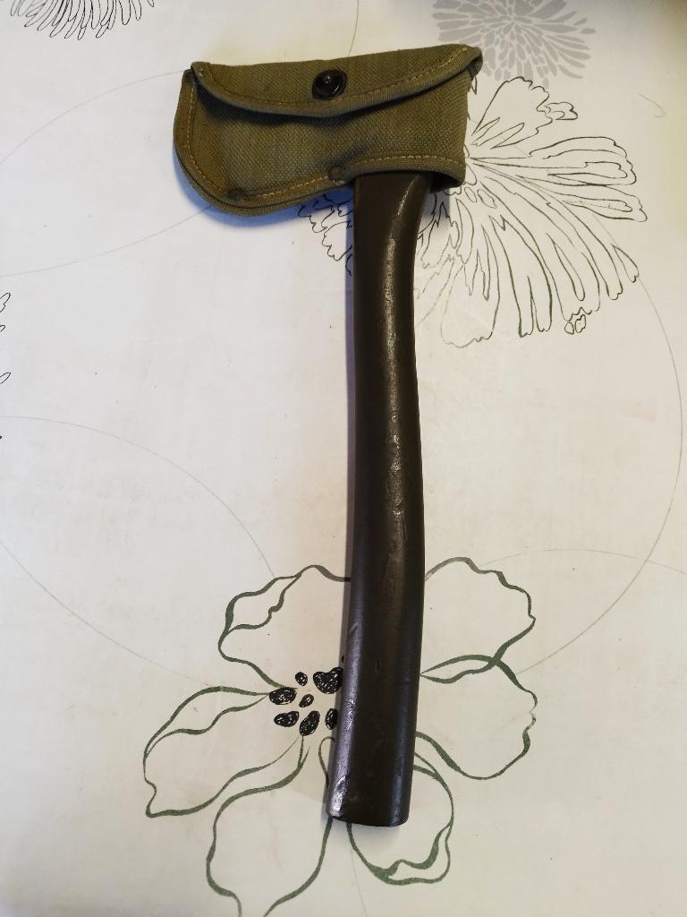 Hache type US complète avec housse - 30€, Collections, Envoi, Armée de terre
