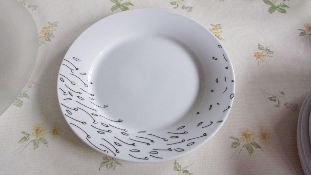 Assiette plate - Young brand, Enlèvement ou Envoi, Neuf, Porcelaine, Assiettes(s)
