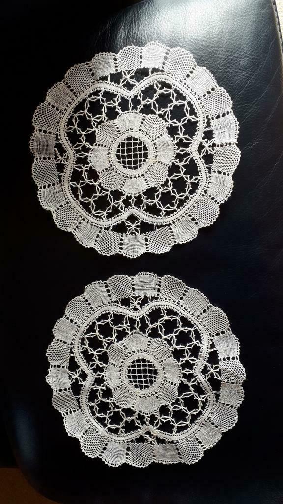 NIEUW Gekantklost door oma van mijn man diameter 22 cm, Ophalen of Verzenden, Nieuw